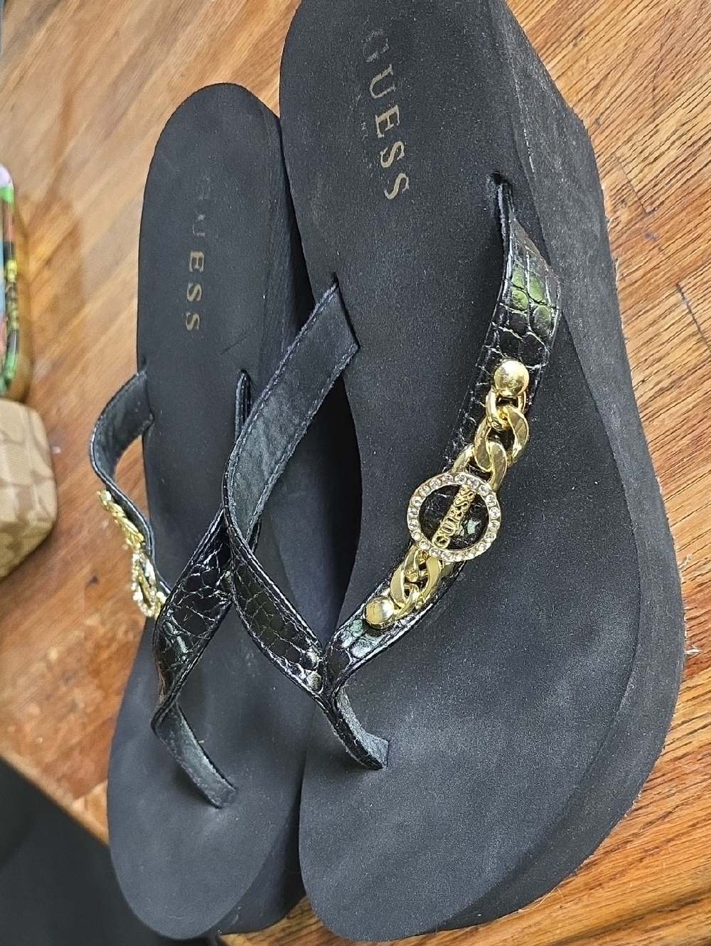 GUESS 10 Black Sandal Gold Chain Rhinestone Logo Ring Croc Thong 3" Wedge EUC